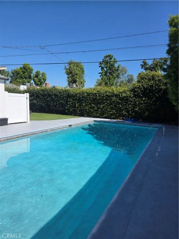 17557 lemay, Lake Balboa, CA 91406