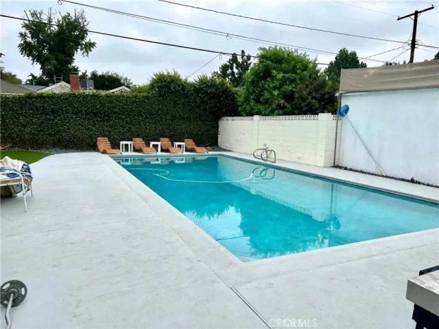 17557 lemay, Lake Balboa, CA 91406