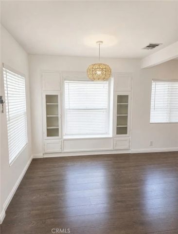 17557 lemay, Lake Balboa, CA 91406