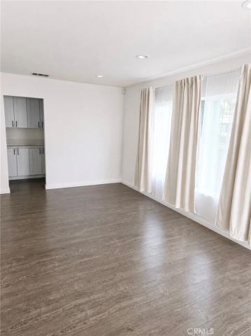 17557 lemay, Lake Balboa, CA 91406