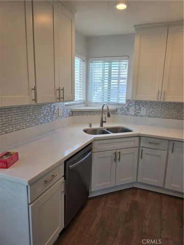 17557 lemay, Lake Balboa, CA 91406