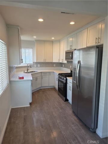 17557 lemay, Lake Balboa, CA 91406