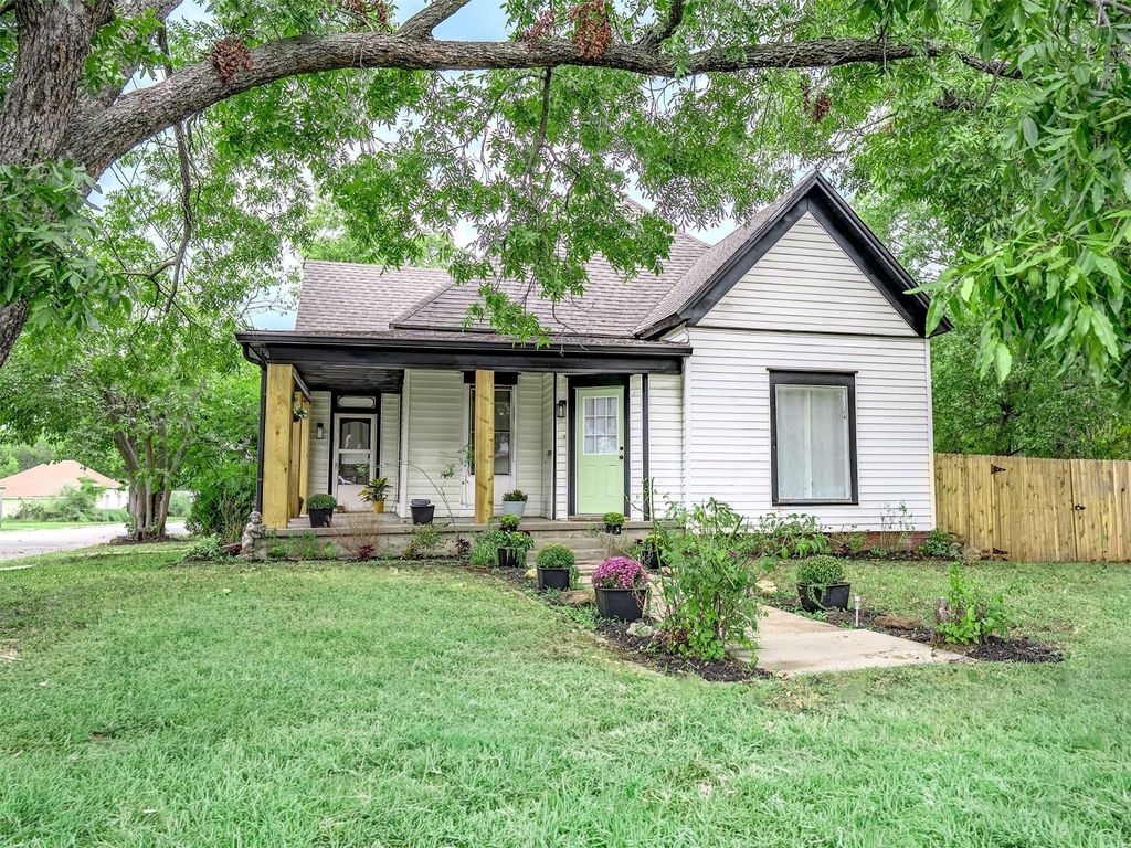 901 N Morris Street, Gainesville, TX 76240