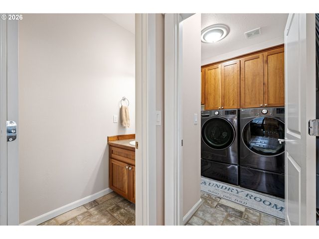 1401 RANIER Loop Nw, Salem, OR 97304