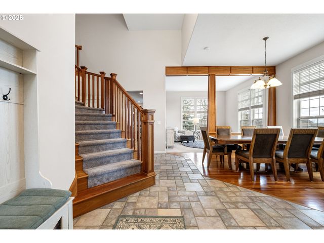 1401 RANIER Loop Nw, Salem, OR 97304