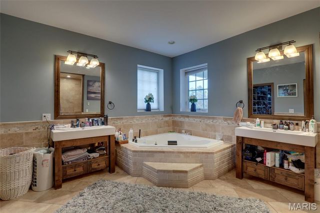 3870 County Road 329, Palmyra, MO 63461