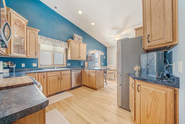 1821 E SYLVAN AVENUE, Appleton, WI 54915