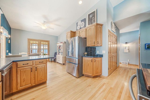 1821 E SYLVAN AVENUE, Appleton, WI 54915