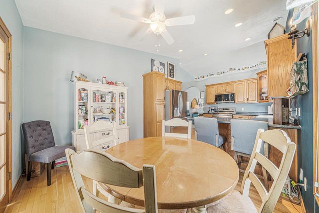 1821 E SYLVAN AVENUE, Appleton, WI 54915