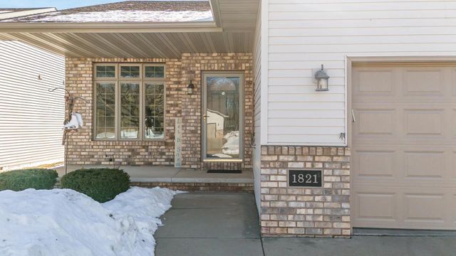 1821 E SYLVAN AVENUE, Appleton, WI 54915