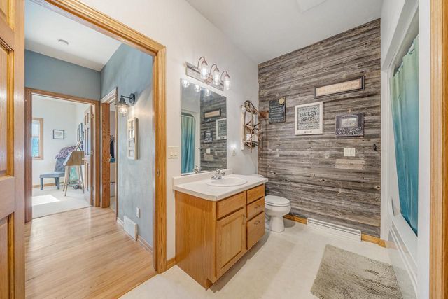 1821 E SYLVAN AVENUE, Appleton, WI 54915