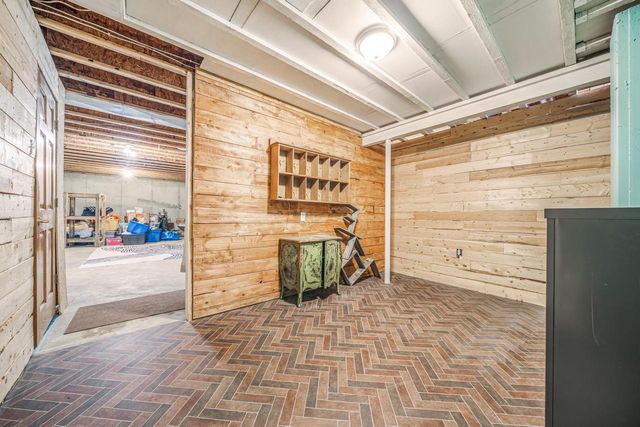 1821 E SYLVAN AVENUE, Appleton, WI 54915