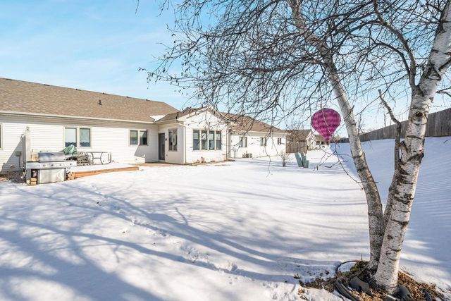 1821 E SYLVAN AVENUE, Appleton, WI 54915