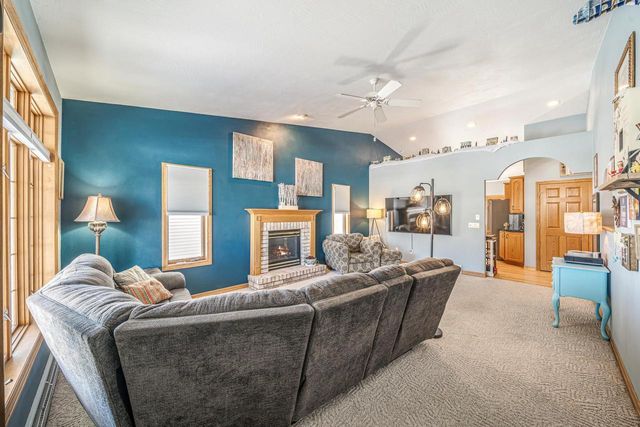 1821 E SYLVAN AVENUE, Appleton, WI 54915