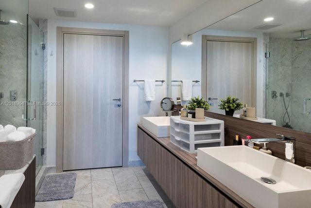 1000 Brickell Plz 2411, Miami, FL 33131