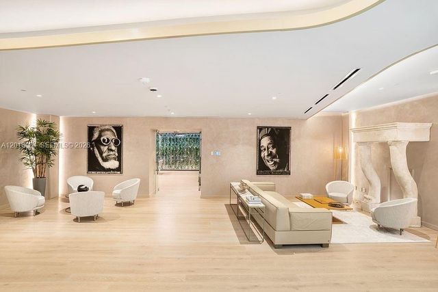1000 Brickell Plz 2411, Miami, FL 33131