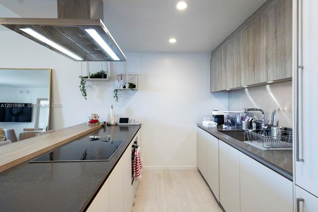 1000 Brickell Plz 2411, Miami, FL 33131