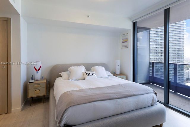 1000 Brickell Plz 2411, Miami, FL 33131