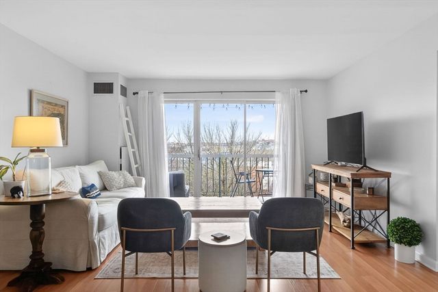 200 Captains Row 408, Chelsea, MA 02150