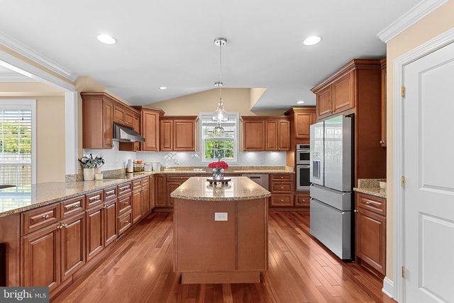 6932 ALPINE DR, Annandale, VA 22003