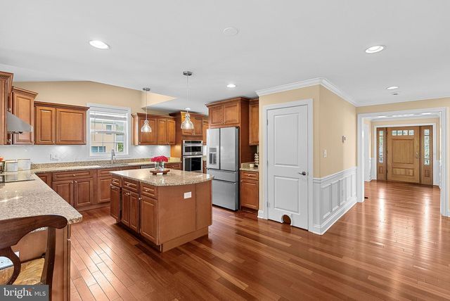 6932 ALPINE DR, Annandale, VA 22003