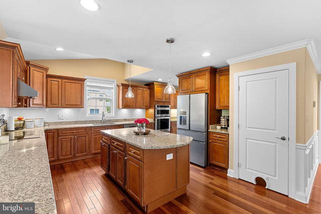 6932 ALPINE DR, Annandale, VA 22003