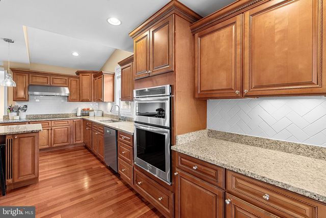 6932 ALPINE DR, Annandale, VA 22003