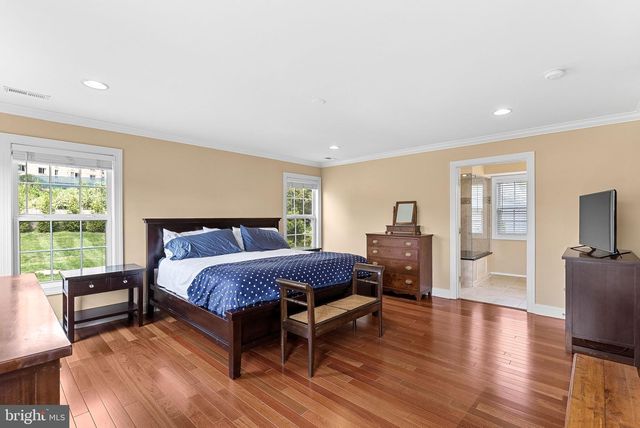 6932 ALPINE DR, Annandale, VA 22003