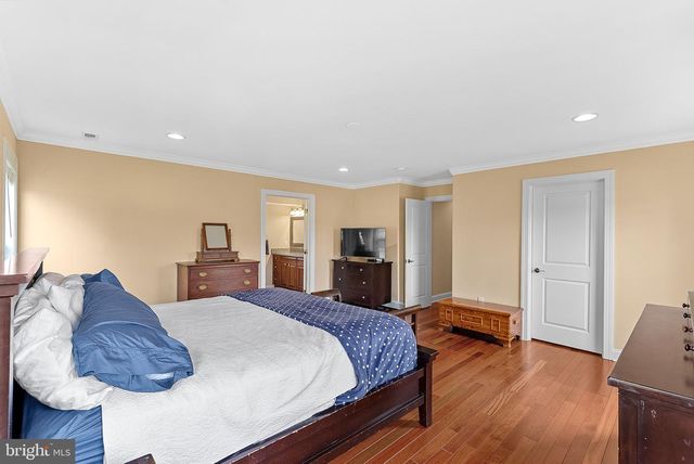 6932 ALPINE DR, Annandale, VA 22003