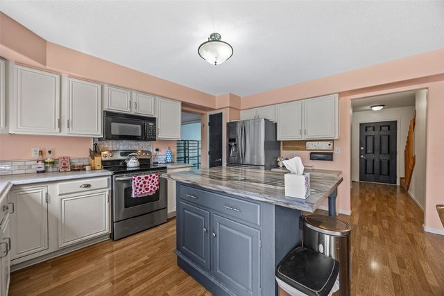 611 Deer Run Drive NE, Cedar Rapids, IA 52402