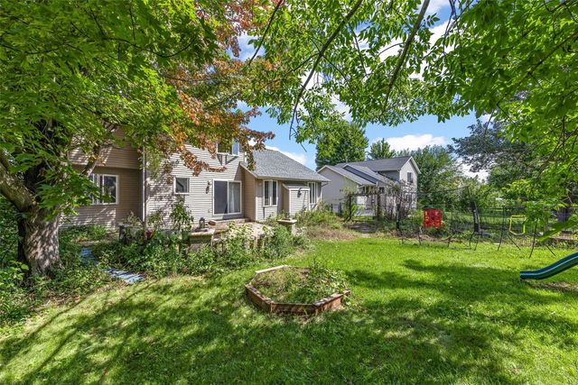 611 Deer Run Drive NE, Cedar Rapids, IA 52402