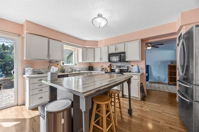 611 Deer Run Drive NE, Cedar Rapids, IA 52402
