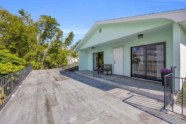 1305 Peninsular Road, Jupiter, FL 33469