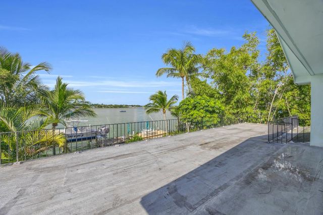 1305 Peninsular Road, Jupiter, FL 33469