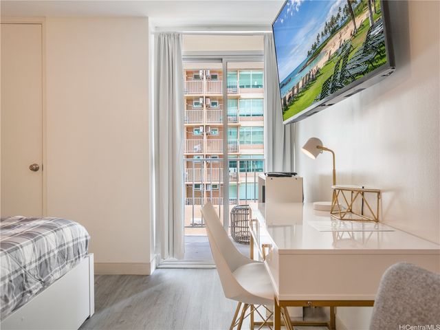 2572 Lemon Road 610, Honolulu, HI 96815