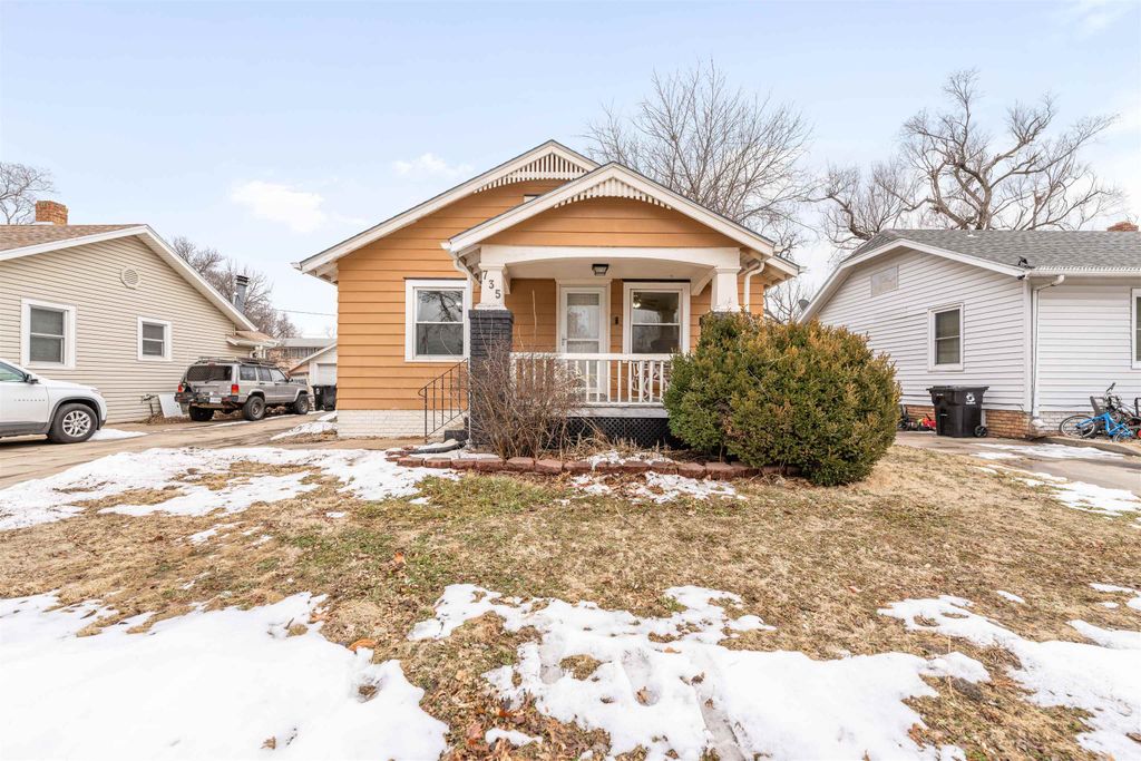 735 S 11th St., Salina, KS 67401