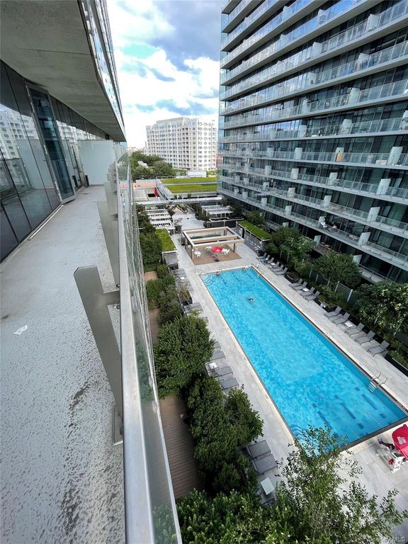 131-05 40th Road 15M, Flushing, NY 11354 — exterior
