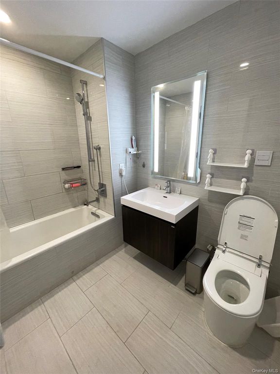 131-05 40th Road 15M, Flushing, NY 11354 — photo 2