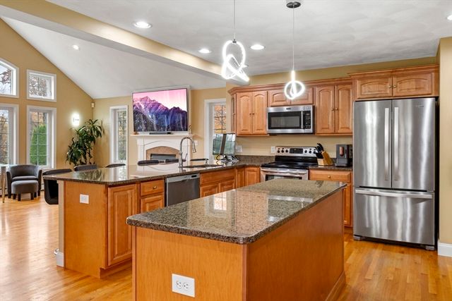 103 Barker St, North Andover, MA 01845