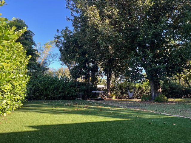 7975 Sunset Dr, Miami, FL 33143