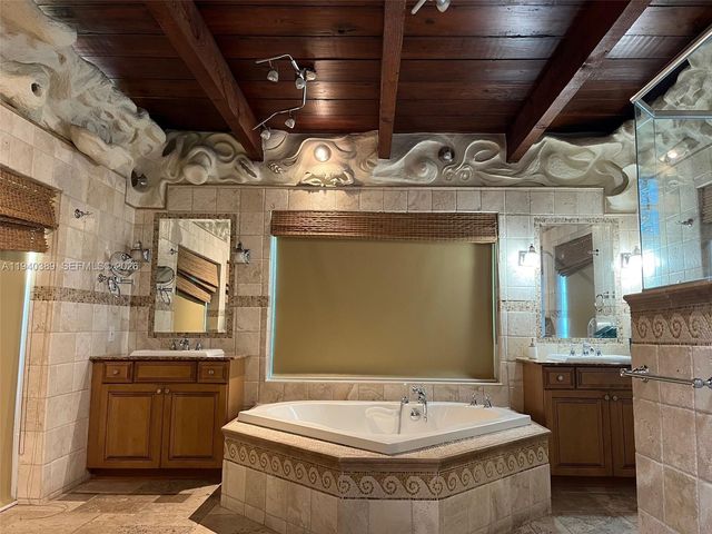 7975 Sunset Dr, Miami, FL 33143