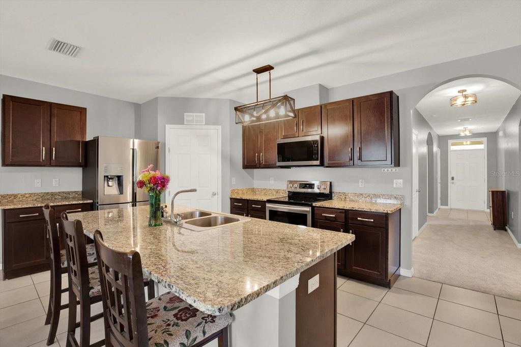 Image 4 of property listing at 4233 BRAMBLEWOOD LOOP, Spring Hill, FL 34609