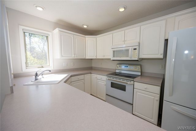 9 Alexander Parkway, Pendleton, NY 14120