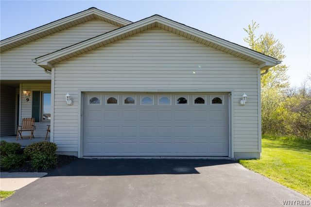 9 Alexander Parkway, Pendleton, NY 14120
