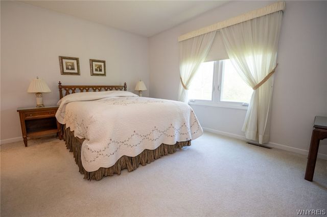 9 Alexander Parkway, Pendleton, NY 14120