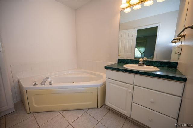 9 Alexander Parkway, Pendleton, NY 14120