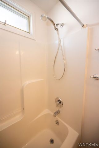 9 Alexander Parkway, Pendleton, NY 14120