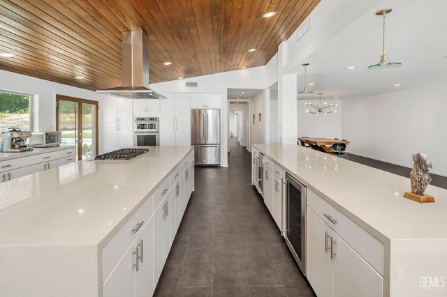 4200 Flintridge Drive, Bakersfield, CA 93306