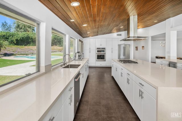 4200 Flintridge Drive, Bakersfield, CA 93306