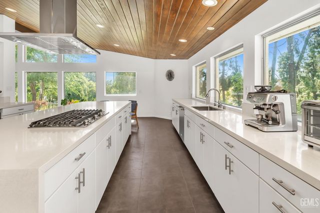 4200 Flintridge Drive, Bakersfield, CA 93306